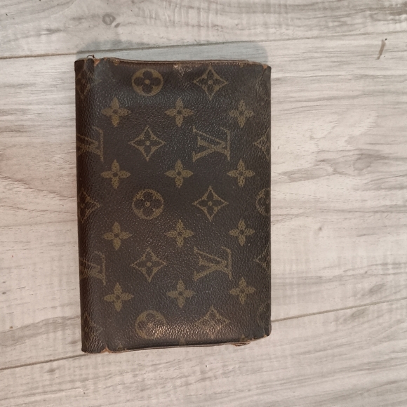 Louis Vuitton Monogram Sarah Long Trifold Wallet - Picture 2 of 14